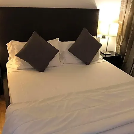 Moses Fountain Bed & Breakfast Rome